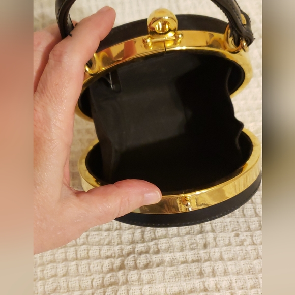 No brand small, round purse with shoulder strap - Picture 4 of 5